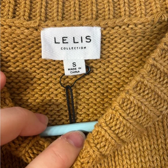 NWT Le Lis Collections women’s cropped sleeveless sweater Small - Picture 2 of 14